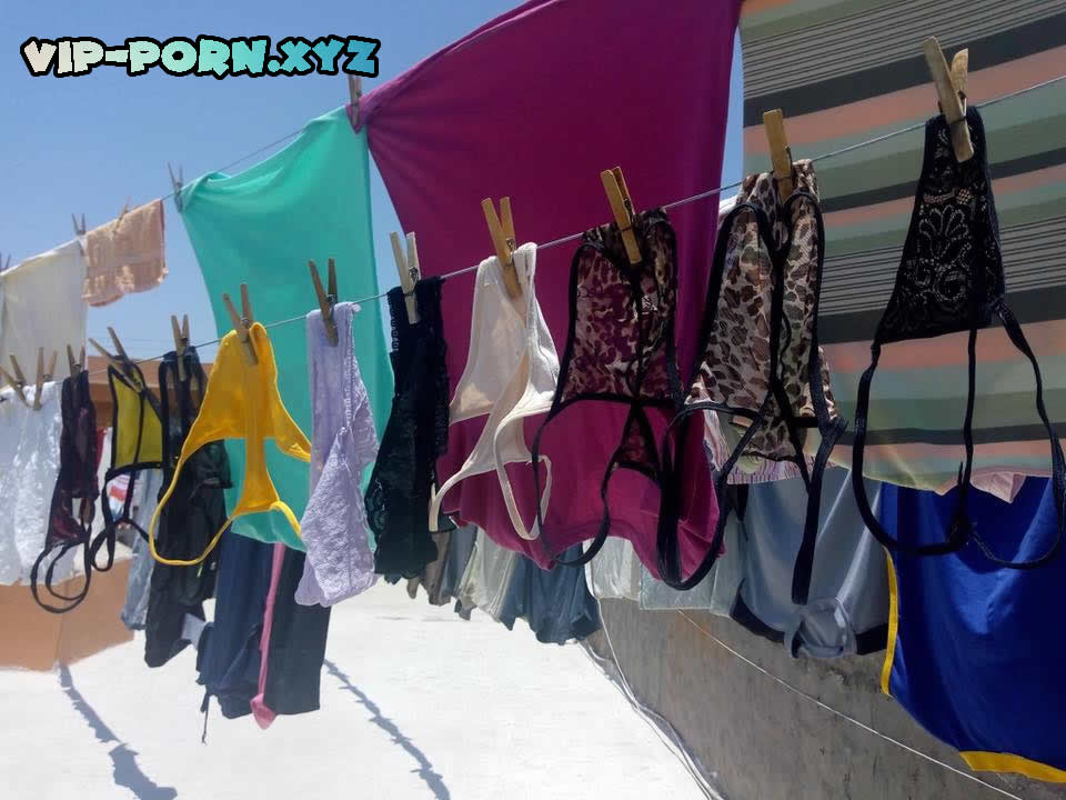 Pantys y bragas en el tendedero