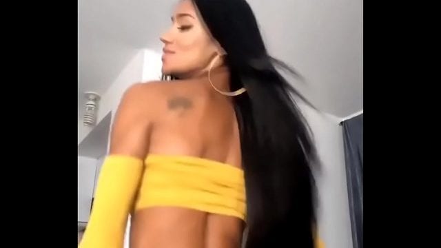 Striptease en vivo de TV Laura Saenz