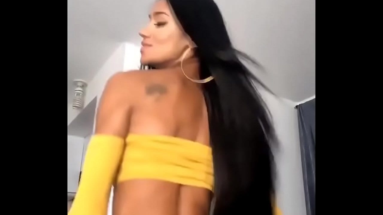 Striptease en vivo de TV Laura Saenz