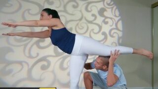 Culona en yoga follada pants por el culo por el entrenador