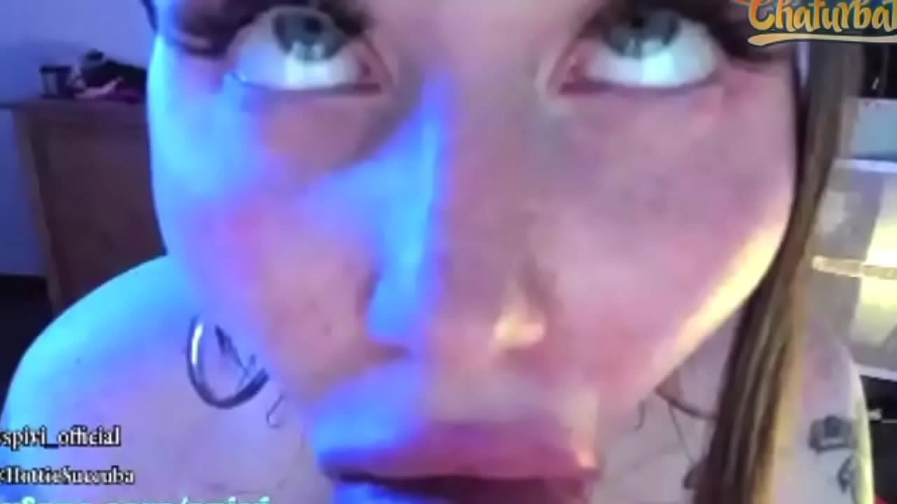 Tetona Ahegao chupando triple dildo