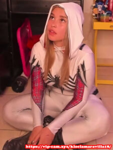 kloe 18 cosplay spiderman